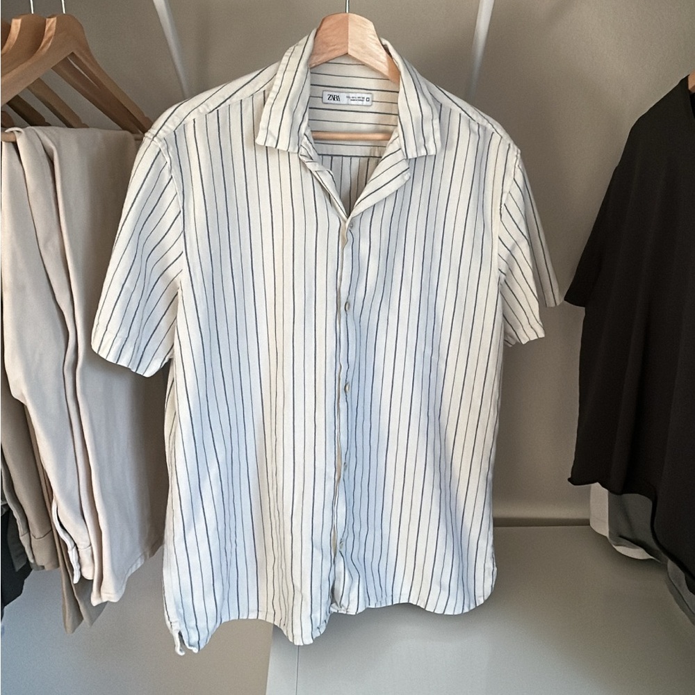 ZARA Casual button down, size large, off white in color